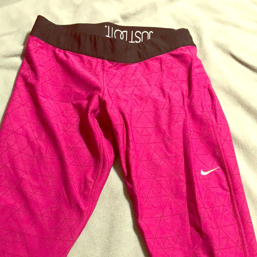 Nike Magenta Crop leggings (large)